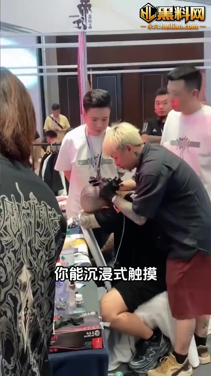 山东第六届国际纹身展现场视频流出 性感女模大尺度展示私密纹身