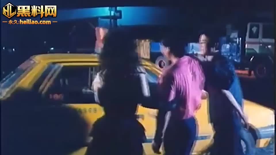 香港经典三级片 兼差女郎 性感女郎从职场OL到黑丝情趣装的反差转变
